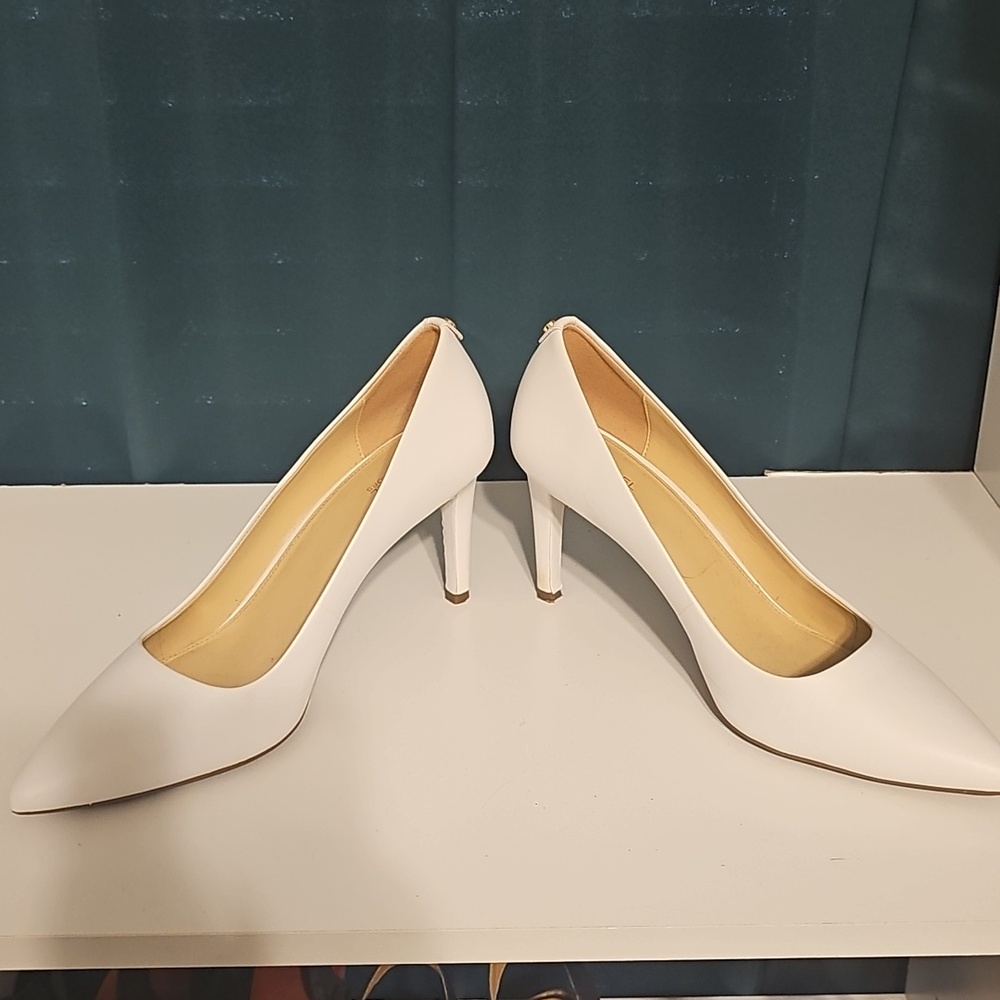 MICHAEL Michael Kors Women's White Pointed-Toe Pumps